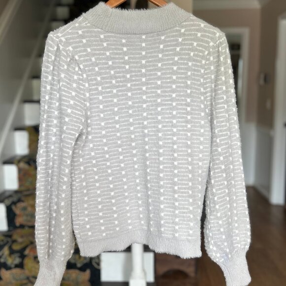 Love Scarlett Super Soft Sweater Gray White Geometric Pattern Womens Size Small - Picture 3 of 9